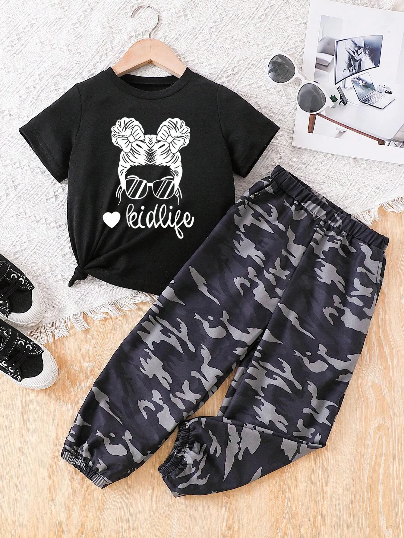 2pcs Toddler Girls' Short Sleeve Round Neck T-Shirt Set, Cute Printed Summer Outfits With Fashionable Long Sport Pants. Ideal For Casual Wear In Summer.