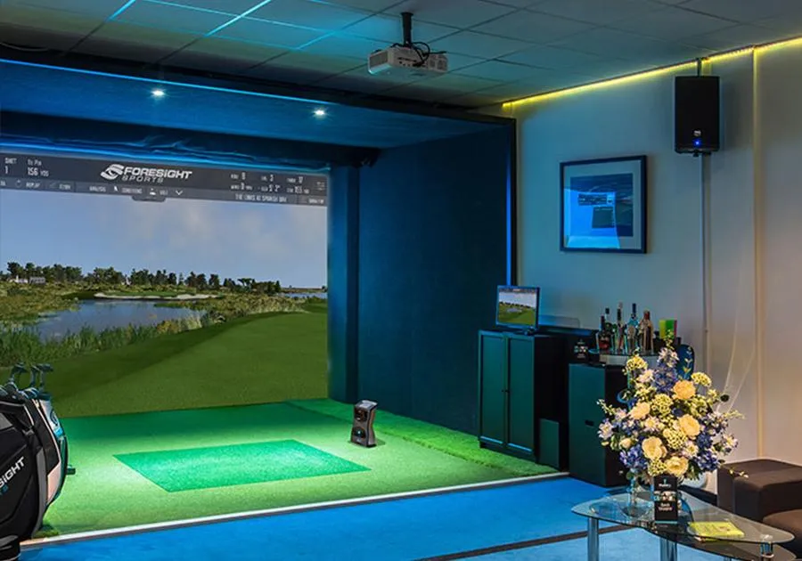 Foresight Sports GCQuad Launch Monitor and Golf Simulator w/ FSX 2020   Play Software